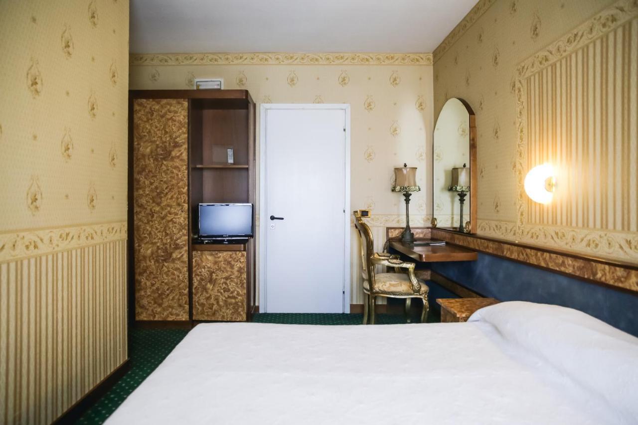 Hotel Villa Pigalle Tezze sul Brenta Екстер'єр фото